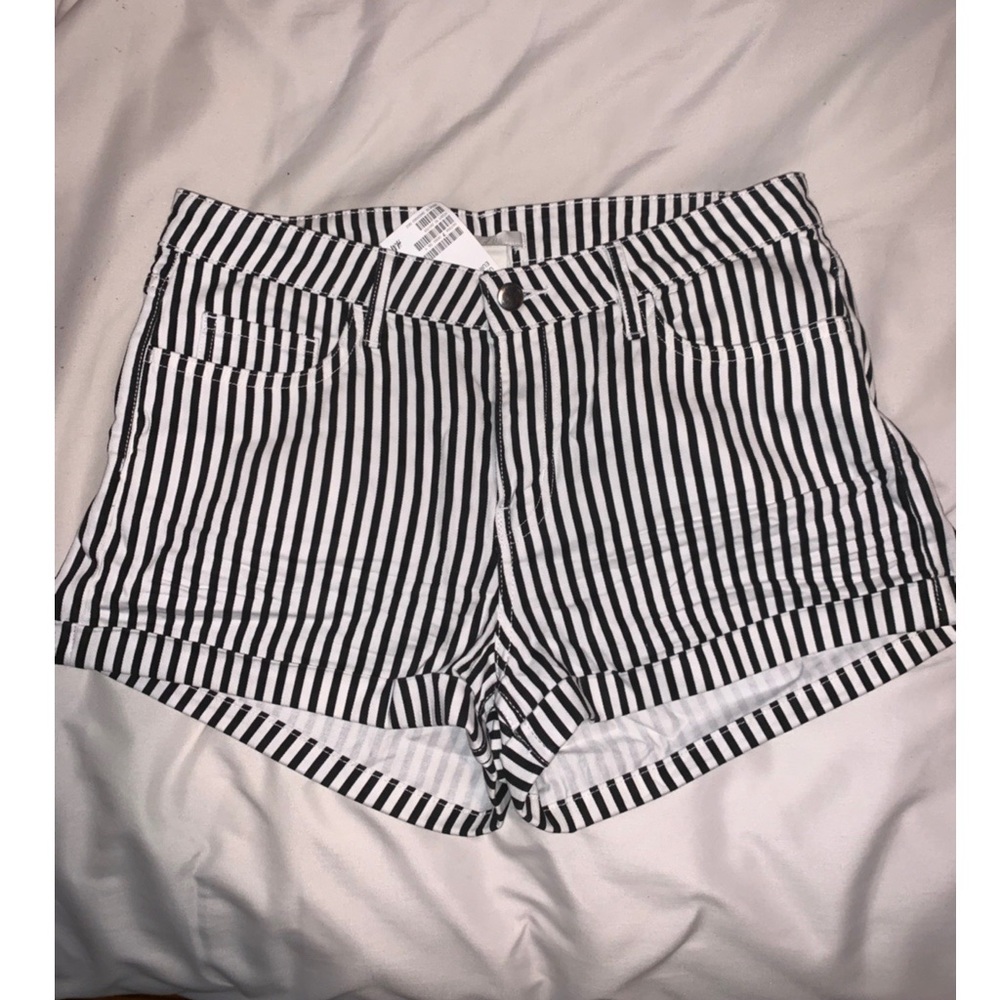 H&M BRAND NEW- WITH TAGS PAID OF STRIPED SHORTS